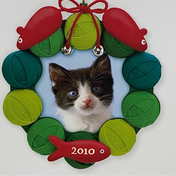 2010 HALLMARK Keepsake Pretty Kitty Christmas Photo Holder Ornament - Picture 3 of 12